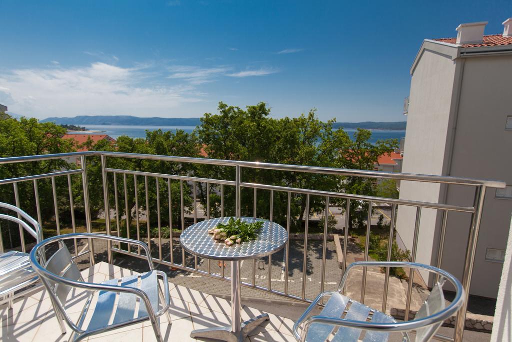 Apartments Ines Selce Esterno foto