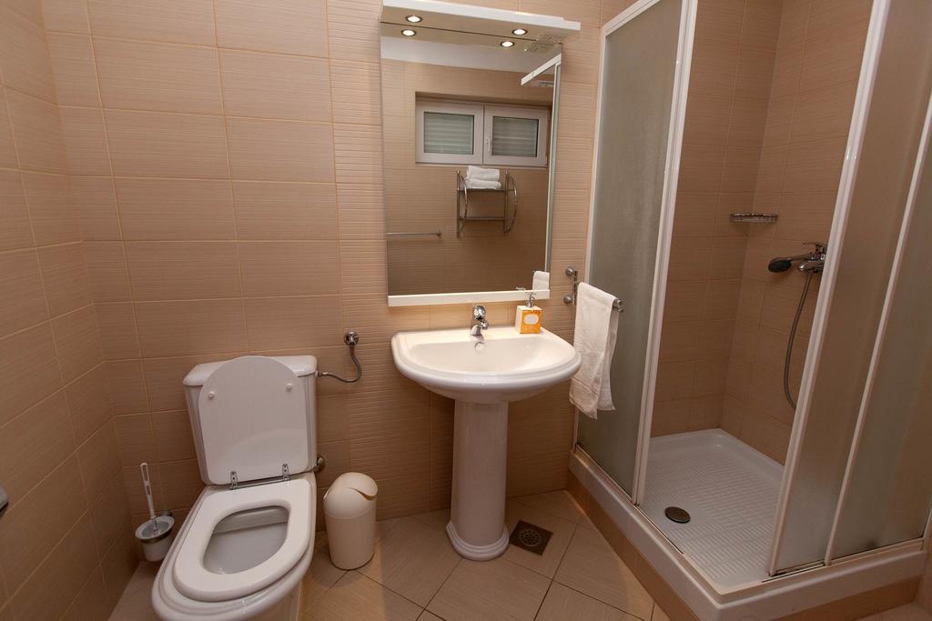 Apartments Ines Selce Esterno foto