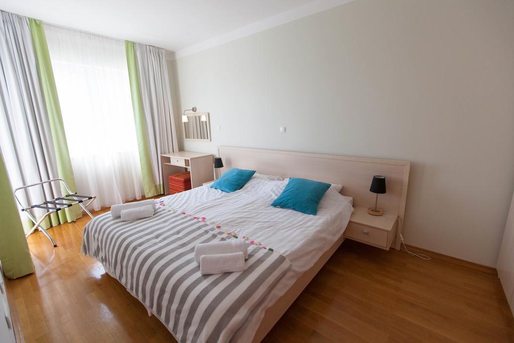 Apartments Ines Selce Esterno foto
