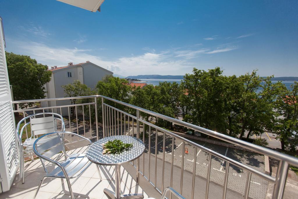Apartments Ines Selce Esterno foto