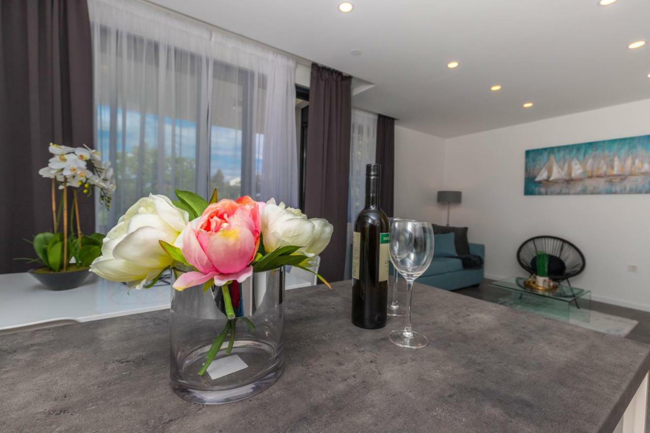 Apartments Ines Selce Esterno foto