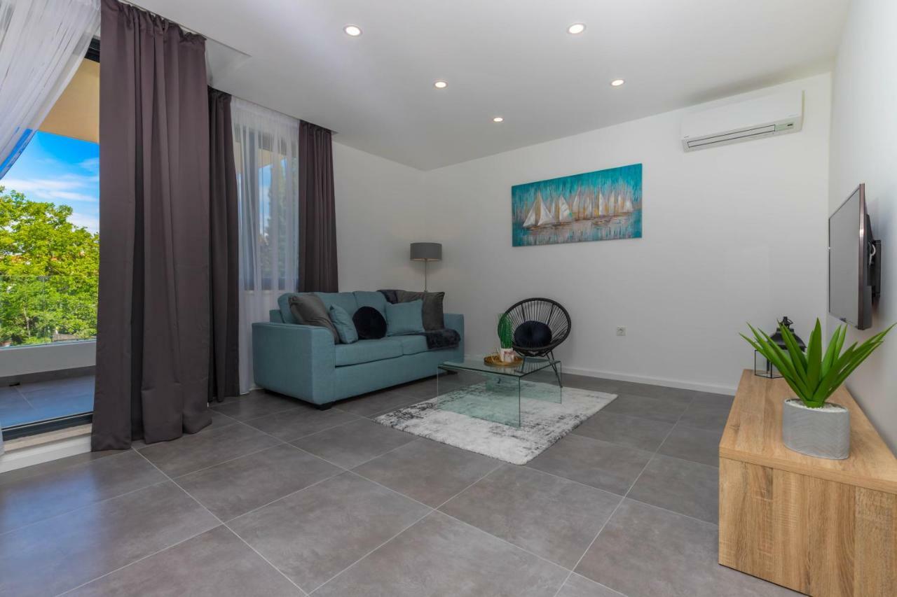 Apartments Ines Selce Esterno foto
