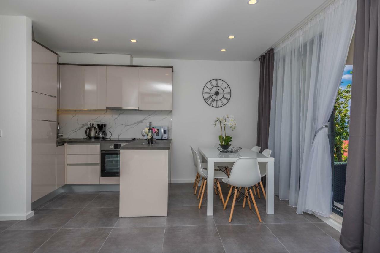 Apartments Ines Selce Esterno foto